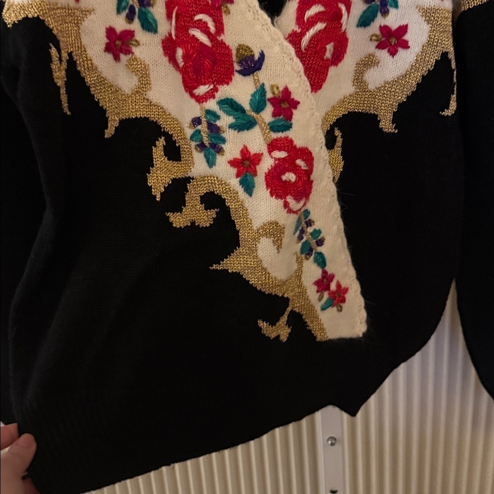 Jaclyn Smith Black Floral Vintage Medium Sweater NWT - Picture 4 of 5